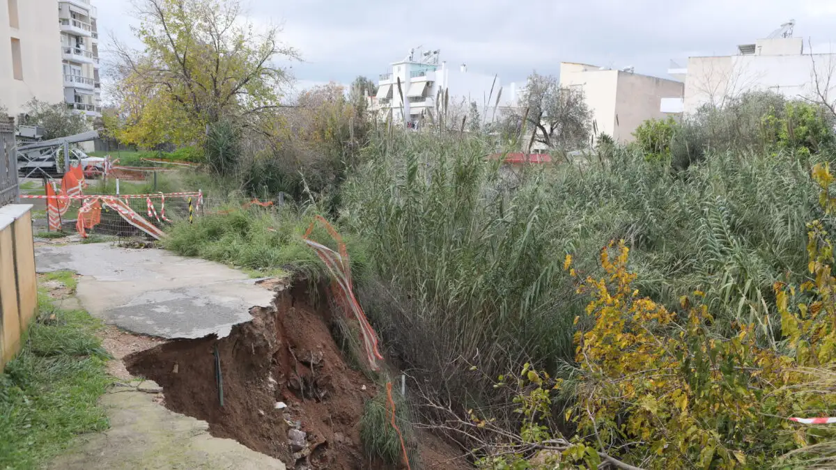 Κακοκαιρία και φόβοι υπερχείλισης: Εκκενώθηκαν σπίτια στον Άγιο Δημήτριο Κακοκαιρία και φόβοι υπερχείλισης: Εκκενώθηκαν σπίτια στον Άγιο Δημήτριο