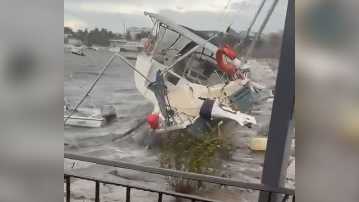 Σφοδρό κύμα κακοκαιρίας στην Τουρκία: Θυελλώδεις άνεμοι σαρώνουν δρόμους και κτίρια- Δείτε video