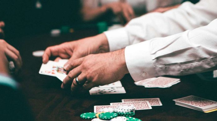 Έφοδος της ΕΛ.ΑΣ. σε στέκι παράνομου τζόγου στην Κυψέλη - 2 συλλήψεις και κατάσχεση 21 υπολογιστών