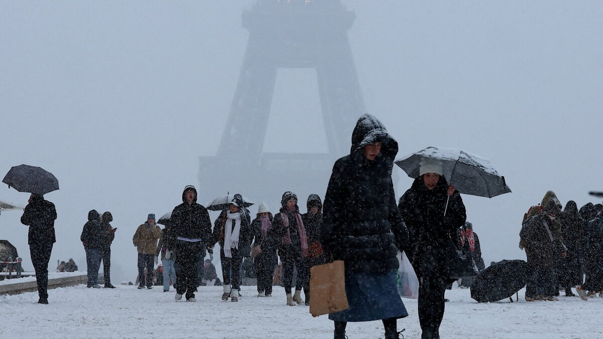 Παραλύει η Ευρώπη από τις σφοδρές χιονοπτώσεις – Θύματα, προβλήματα στις μετακινήσεις και μαζικές ακυρώσεις