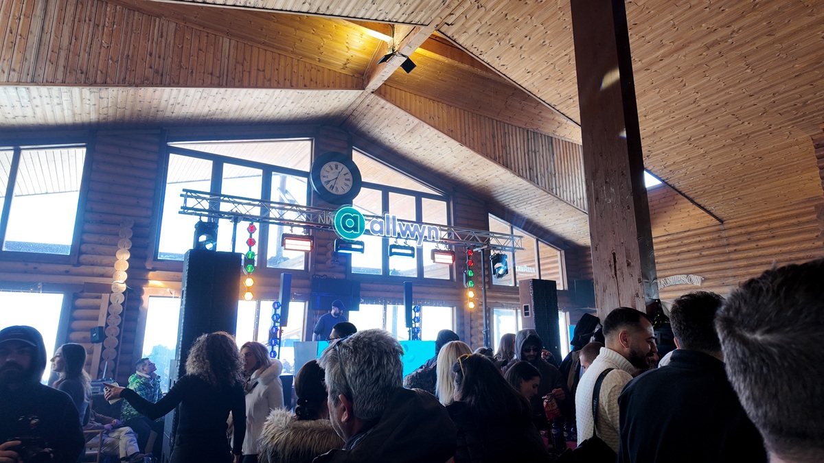 Μια αξέχαστη εμπειρία Après Ski στο Χιονοδρομικό Καλαβρύτων - Ρυθμός, χορός και εκπλήξεις στο απόλυτο winter πάρτι από την Allwyn Μια αξέχαστη εμπειρία Après Ski στο Χιονοδρομικό Καλαβρύτων - Ρυθμός, χορός και εκπλήξεις στο απόλυτο winter πάρτι από την Allwyn