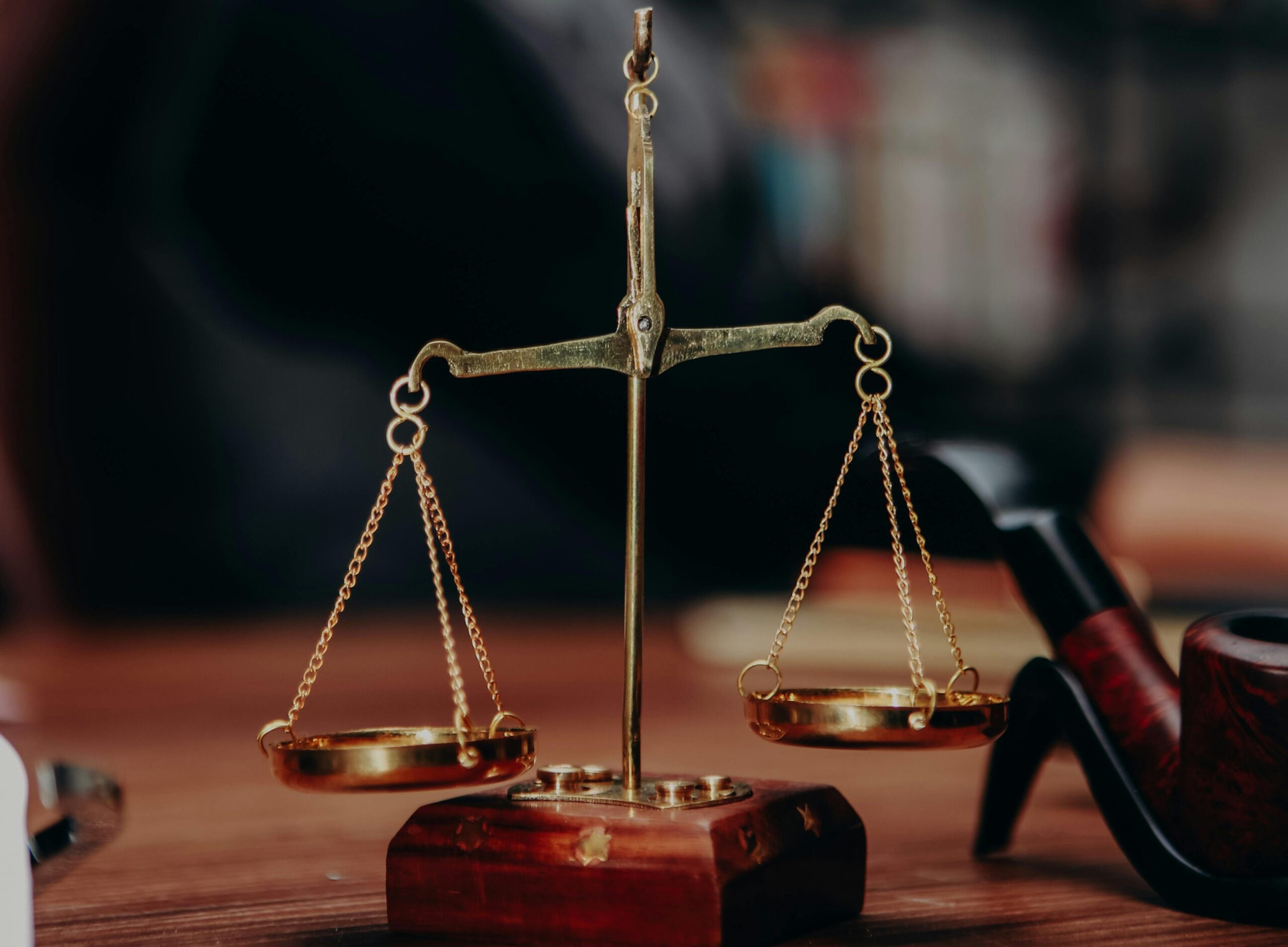 Η «Ηδονή της Καταγγελίας»: Ο Έλληνας ως Αυτοδιορισμένος Εισαγγελέα- της Νίκης Καταφελή