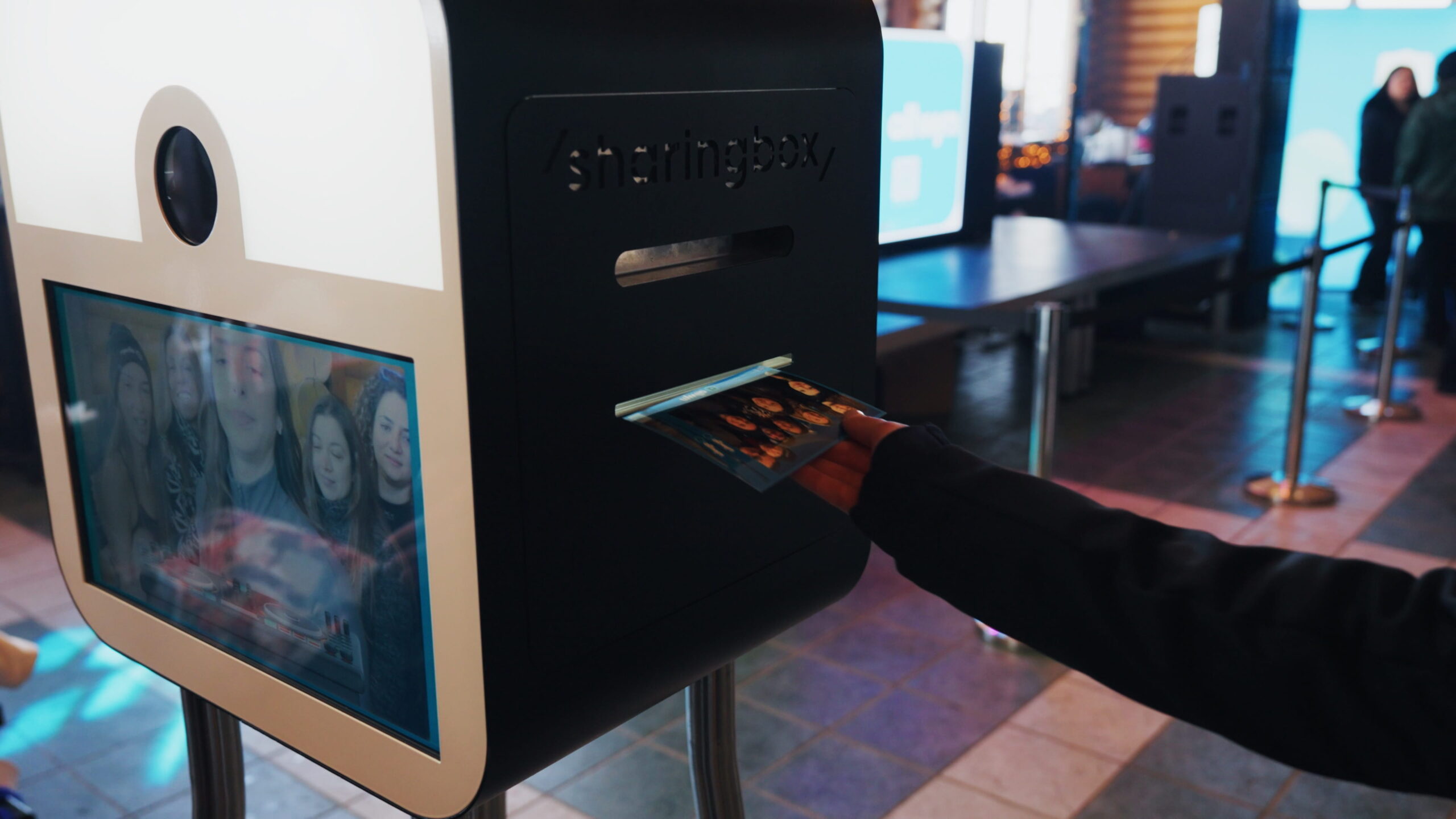 Μια αξέχαστη εμπειρία Après Ski στο Χιονοδρομικό Καλαβρύτων - Ρυθμός, χορός και εκπλήξεις στο απόλυτο winter πάρτι από την Allwyn Μια αξέχαστη εμπειρία Après Ski στο Χιονοδρομικό Καλαβρύτων - Ρυθμός, χορός και εκπλήξεις στο απόλυτο winter πάρτι από την Allwyn