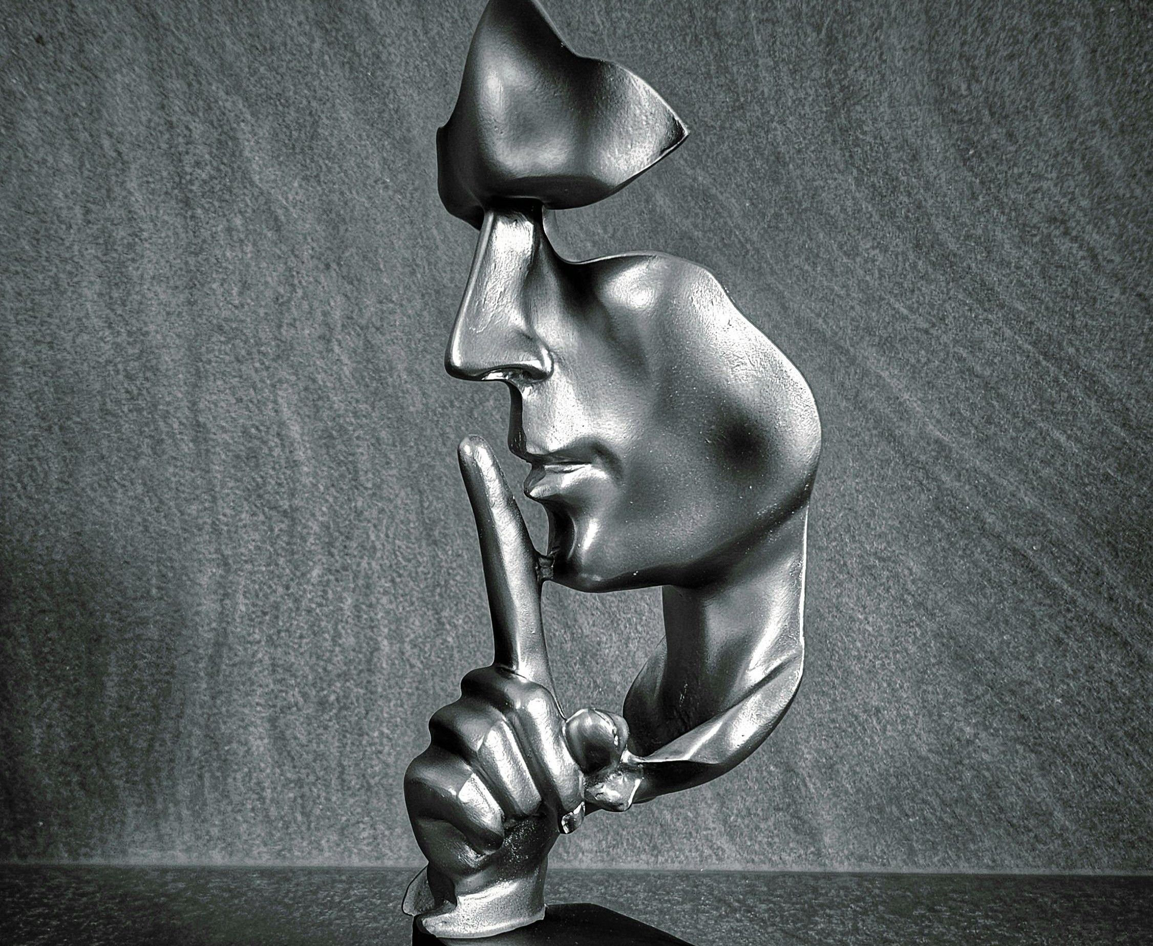 Ο «Φασισμός του Καλού Παιδιού»: Η Τυραννία της Συμμόρφωσης στην Ελλάδα της Μετριότητας- της Νίκης Καταφελή