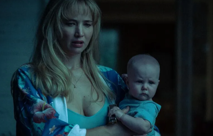 Jennifer Lawrence: «Η επιλόχειος κατάθλιψη με έκανε να νιώθω καταδιωκόμενη»