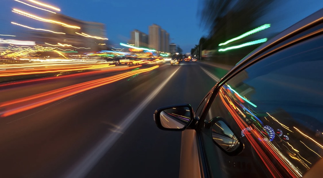 Το Ευαγγέλιο της Ασφάλτου: Τα Σινιάλα του Έλληνα Οδηγού- της Νίκης Καταφελή