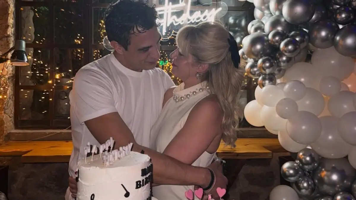 Δήμος Αναστασιάδης: Πάρτι-έκπληξη για τα γενέθλιά του – Ρομανικές στιγμές με την Τζένη Θεωνά