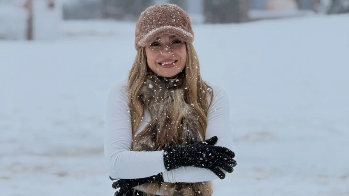 Η Αποστολία Ζώη ταξίδεψε στα Καλάβρυτα και πόζαρε στα χιόνια