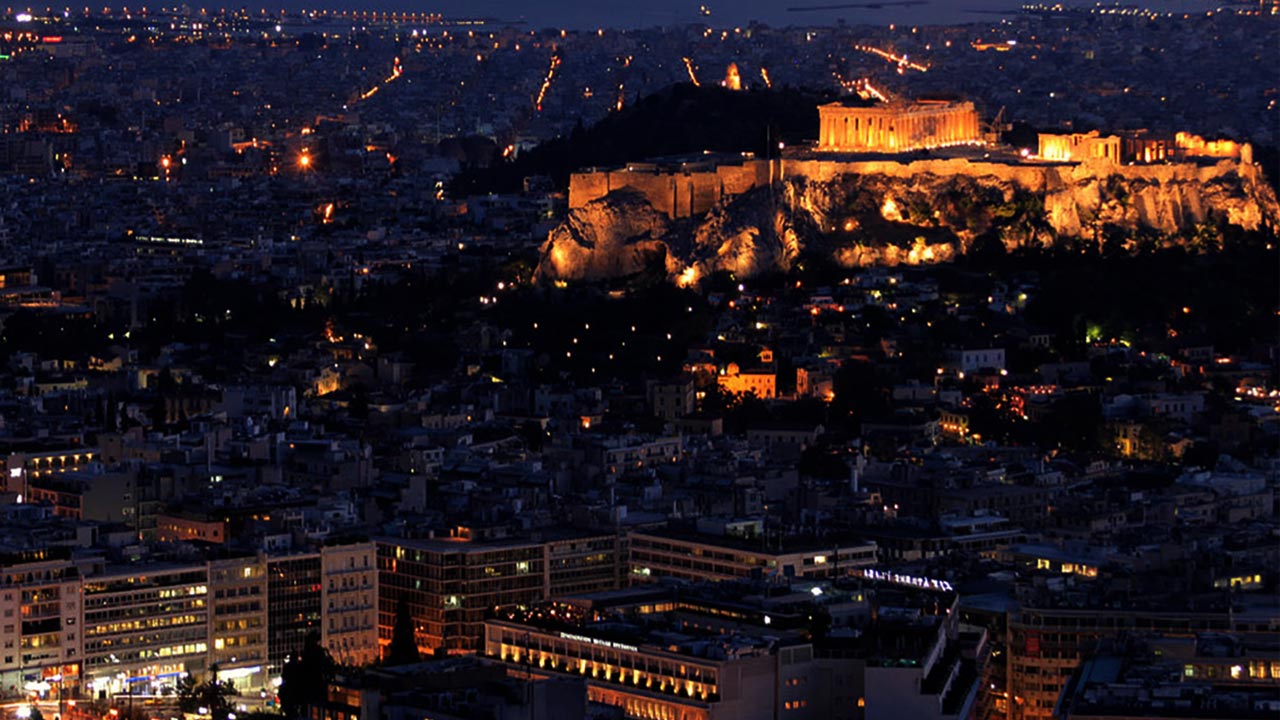 Η Μαγεία της Πόλης τη Νύχτα: Ανακαλύπτοντας Κρυφές Γωνιές