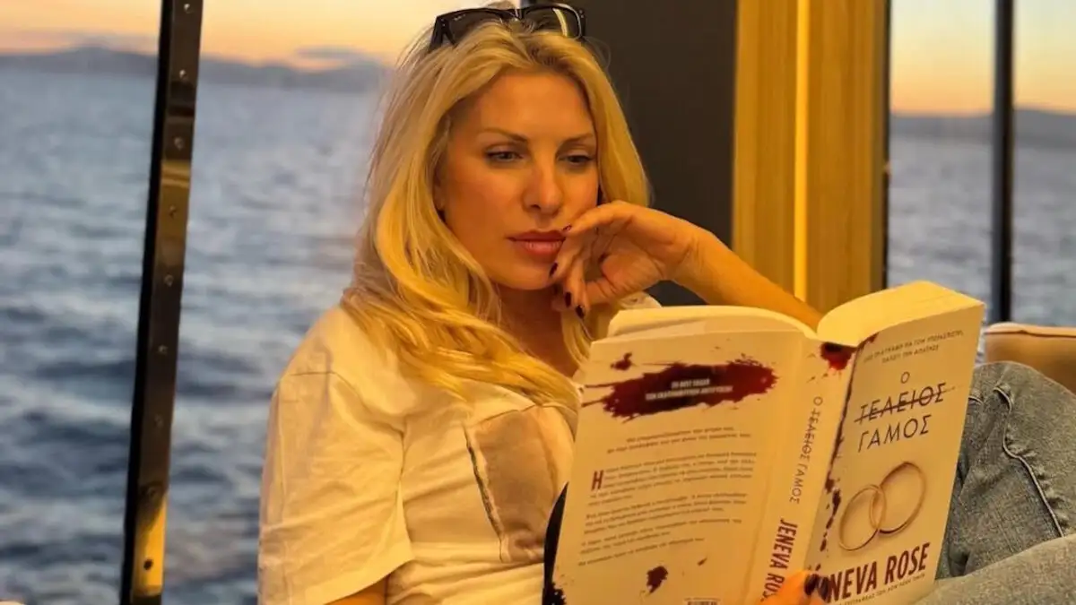 Ελένη Μενεγάκη: Επιστροφή από την Άνδρο με οικογενειακά στιγμιότυπα στο πλοίο