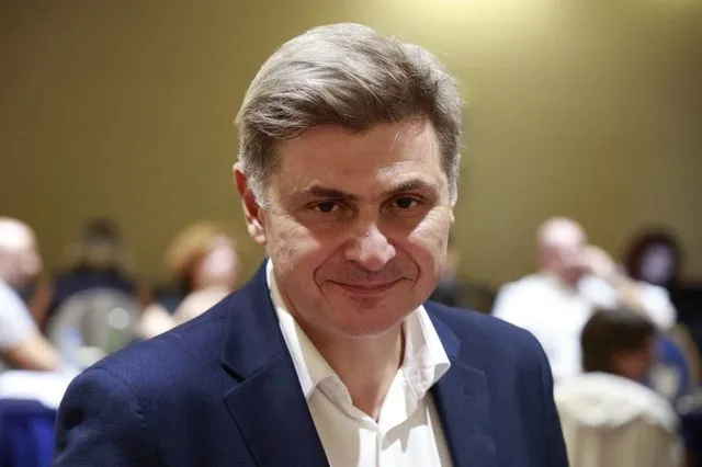 «Φέρτο», ο Φαραντούρης και άλλοι 30 πίσω στο ΠΑΣΟΚ – του Σωτήρη Μπολάκη