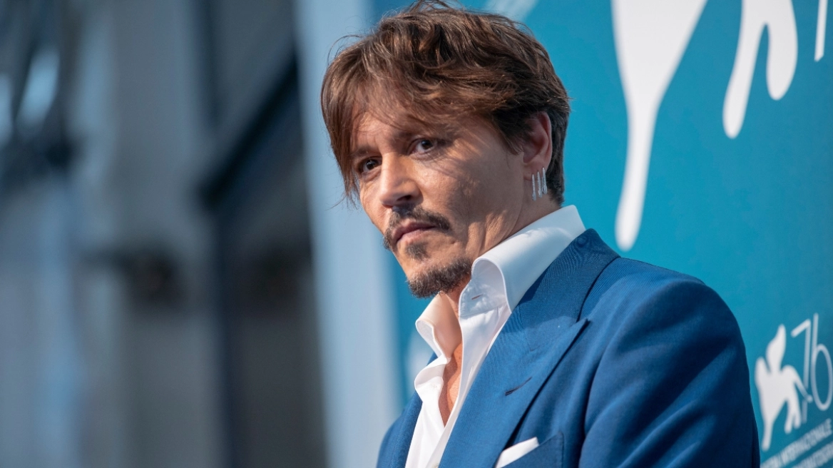 Αγνώριστος ο Τζόνι Ντεπ στις πρώτες φωτογραφίες ως Εμπενίζερ Σκρουτζ για το «Ebenezer: A Christmas Carol» Αγνώριστος ο Τζόνι Ντεπ στις πρώτες φωτογραφίες ως Εμπενίζερ Σκρουτζ για το «Ebenezer: A Christmas Carol»