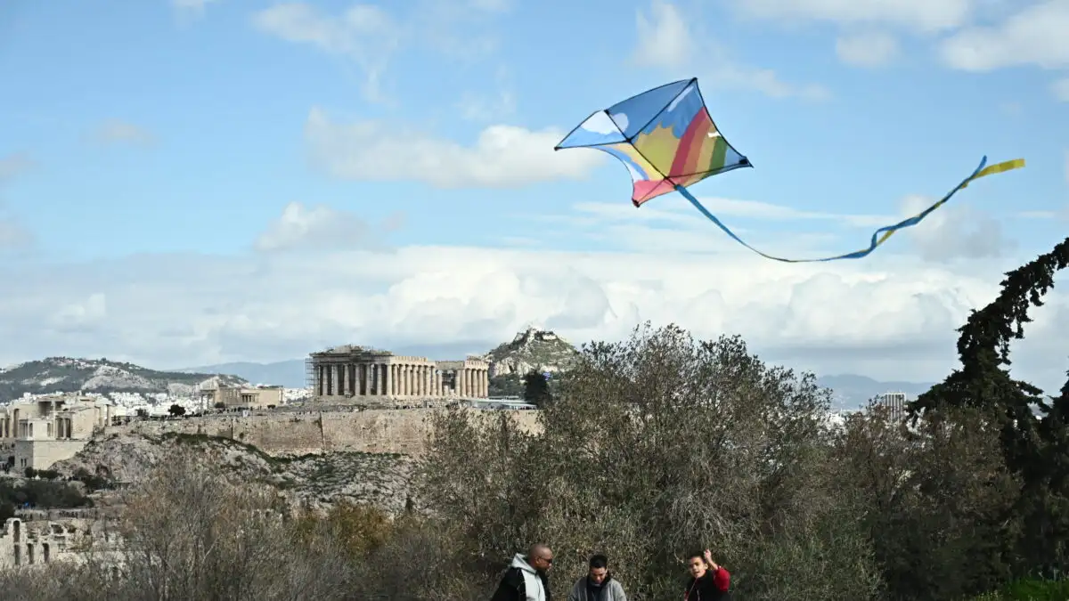 Καιρός: Βοριάδες και τοπικές βροχές – Με συννεφιά η Καθαρά Δευτέρα