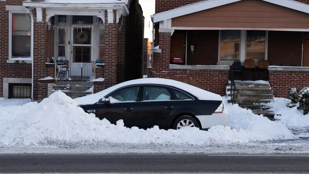 Χιονοθύελλα παραλύει τις ΗΠΑ: Παγωμένα ιγκουάνα, πάνω από 1.000 τροχαία και σύγκρουση τρένου με φορτηγό