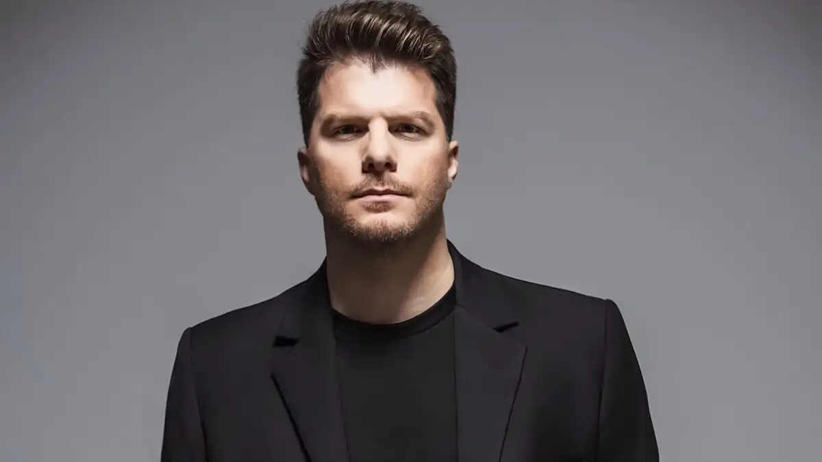 Λούκας Γιώρκας: Στα backstage των προβών για τα μεσημέρια Κυριακής στον Πειραιά