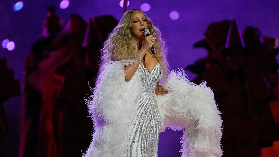 Μαράια Κάρεϊ: Έκλεψε τις εντυπώσεις στην τελετή έναρξης με κοσμήματα 306 καρατίων