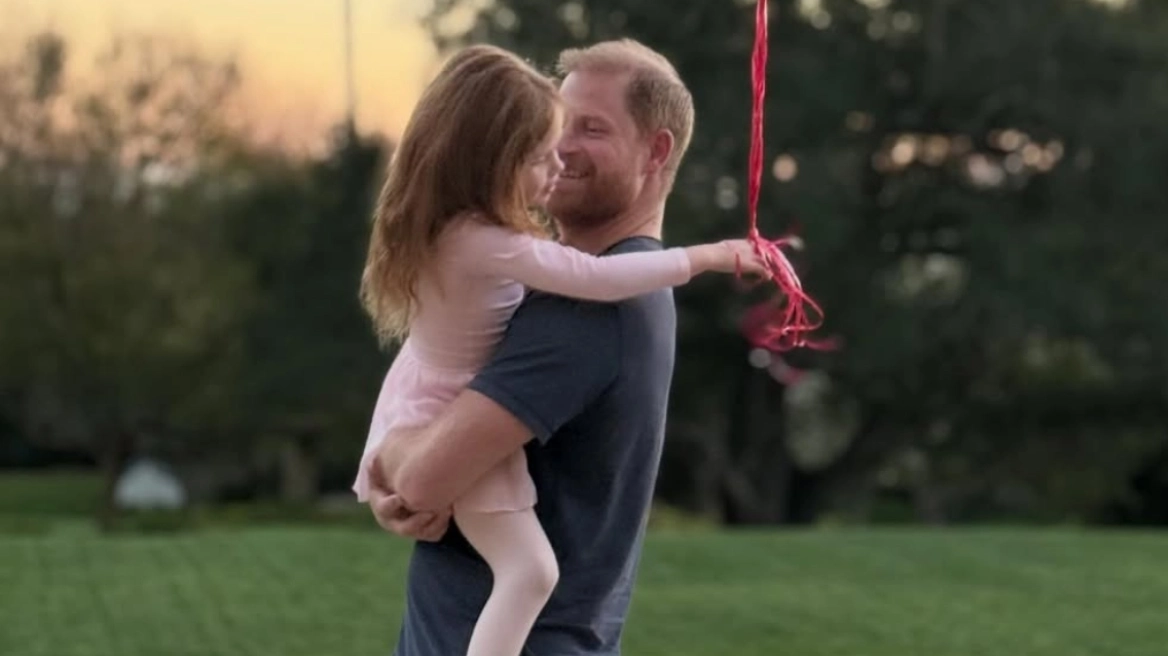 Μέγκαν Μαρκλ φωτογραφίζει τον πρίγκιπα Χάρι και την κόρη τους