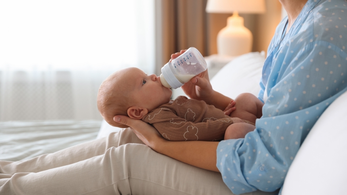 ΕΟΦ: Ανακαλούνται παρτίδες βρεφικού γάλακτος μετά τα νέα όρια για την τοξίνη cereulide