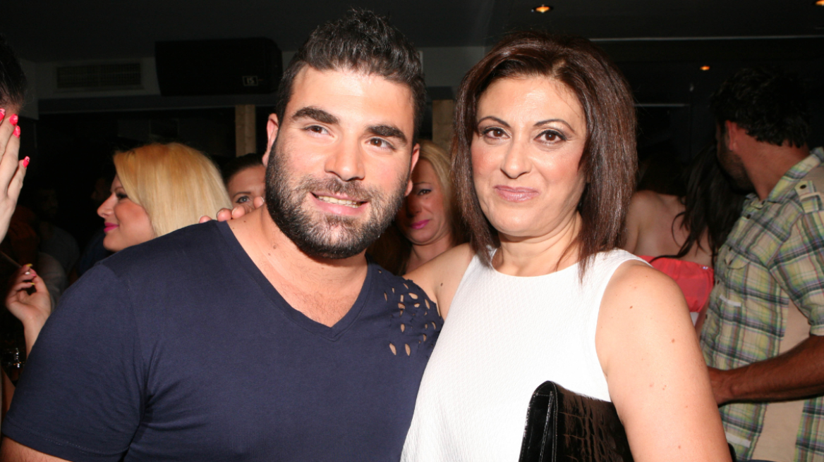 Παντελής Παντελίδης: «Είμαι εδώ και περιμένω να γυρίσεις» – Το σπαρακτικό μήνυμα της μητέρας του στα 10 χρόνια από τον θάνατό του