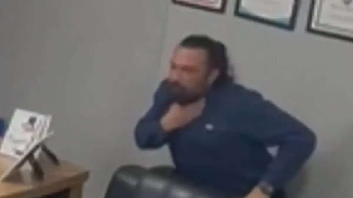 Τούρκος νοσηλευτής πνιγόταν την ώρα που έτρωγε: Έκανε τη λαβή Χάιμλιχ στον εαυτό του – «Δεν πανικοβλήθηκα καθόλου»