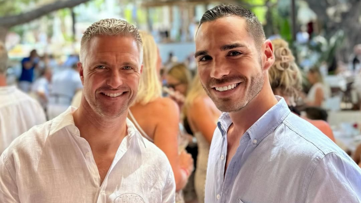 Αρραβωνιάστηκε ο αδερφός του Μίκαελ Σουμάχερ – Το νέο κεφάλαιο στην προσωπική του ζωή μετά το coming out