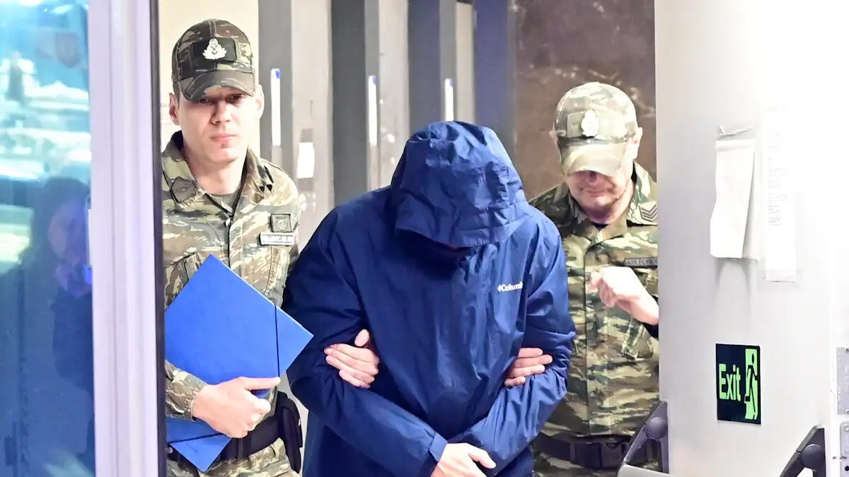 Τρεις υπόπτους κατονόμασε ο σμήναρχος στην υπόθεση κατασκοπείας υπέρ της Κίνας: Από το LinkedIn στην προφυλάκιση – Οι απειλές και ο «Στίβεν Γουέιν»