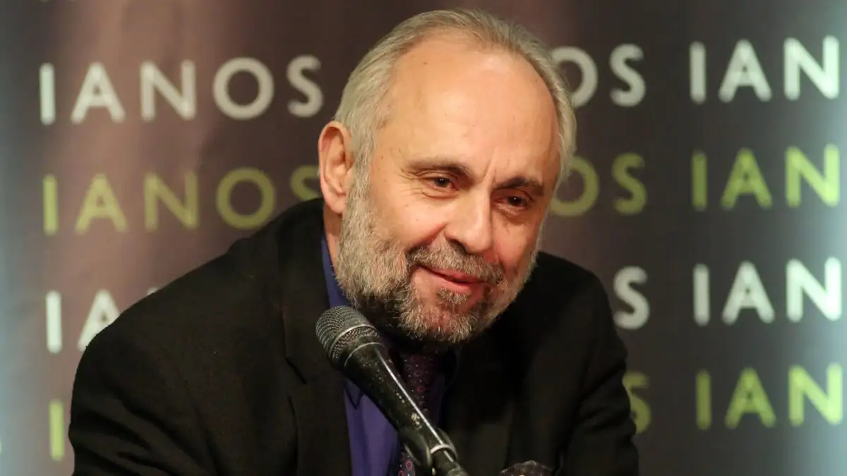 Σωτήρης Χατζάκης: «Πριν παντρευτώ ήμουν εναντίον του γάμου – Έλεγα ‘πω πω τι έπαθε ο καημένος’»