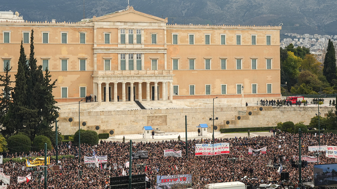 Τρία χρόνια από την τραγωδία στα Τέμπη: Κεντρική εκδήλωση στο Σύνταγμα και συγκεντρώσεις πανελλαδικά