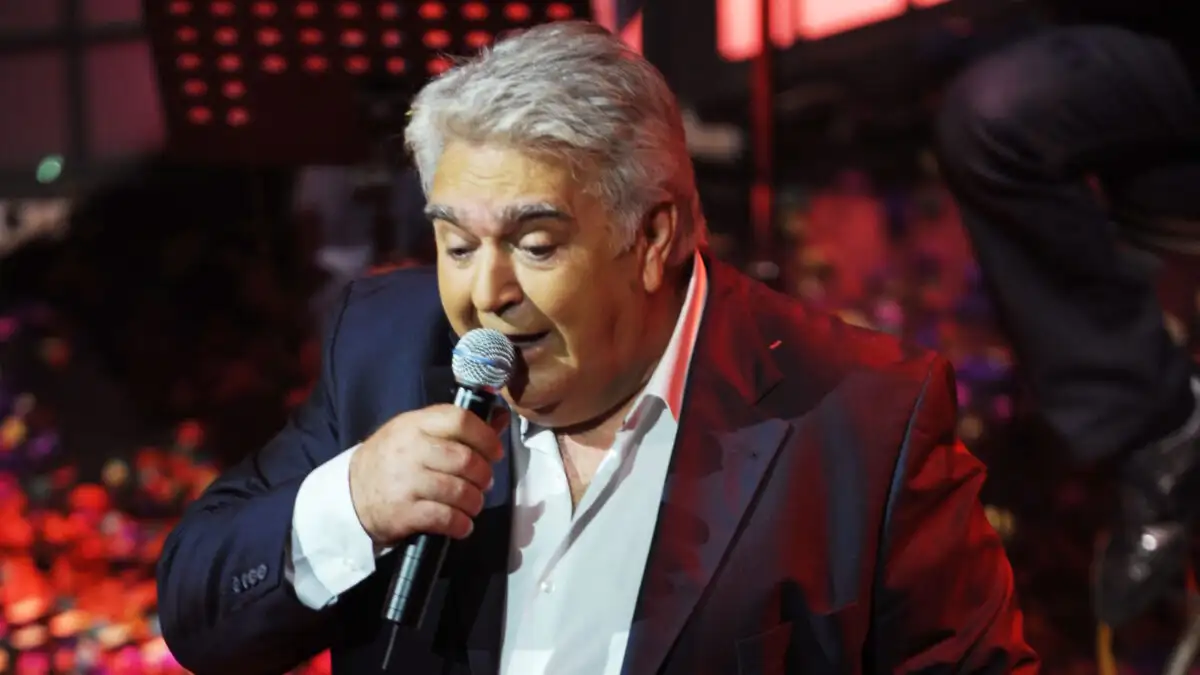 Πασχάλης Τερζής: Δεν συναινεί για βίντεο κλιπ με χρήση ΑΙ παρά την επιθυμία του Χρήστου Νικολόπουλου