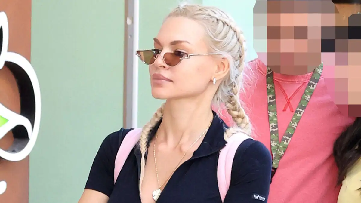 Βίκυ Κάβουρα: «Η κόρη μου είναι κολλημένη με τον Άγιο Παΐσιο» Βίκυ Κάβουρα: «Η κόρη μου είναι κολλημένη με τον Άγιο Παΐσιο»