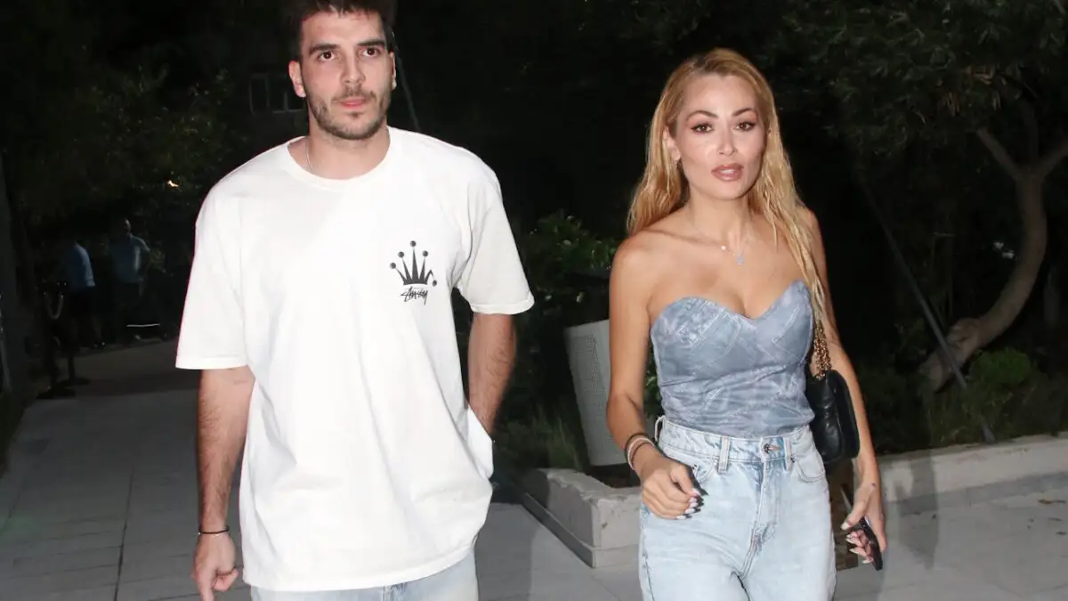 "Η Ελένη Βουλγαράκη απαντά στις φήμες για τον αρραβώνα με τον Φώτη Ιωαννίδη – Η αλήθεια πίσω από την αποκάλυψη της Σταματίνας Τσιμτσιλή" "Η Ελένη Βουλγαράκη απαντά στις φήμες για τον αρραβώνα με τον Φώτη Ιωαννίδη – Η αλήθεια πίσω από την αποκάλυψη της Σταματίνας Τσιμτσιλή"