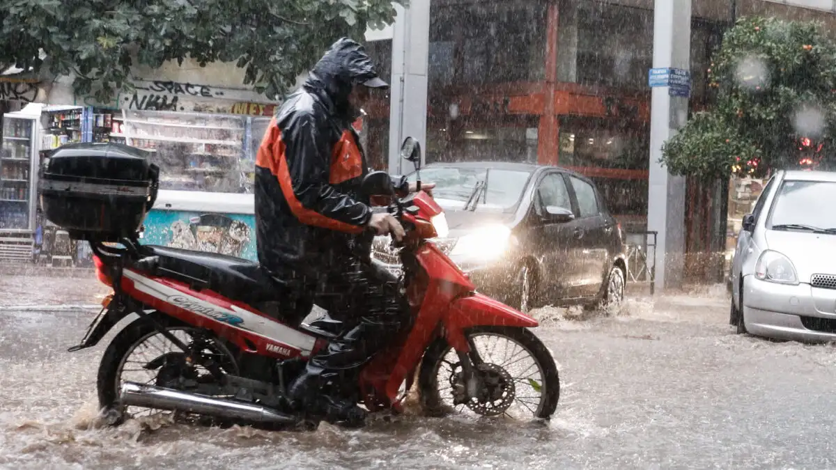 Κακοκαιρία σε 8 περιοχές: Ισχυρές καταιγίδες, χαλάζι και θυελλώδεις άνεμοι – Η Αττική πλήττεται το μεσημέρι
