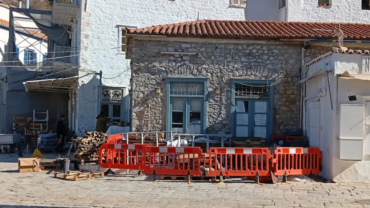 Μπραντ Πιτ: Η Ύδρα ετοιμάζεται για τα γυρίσματα της νέας του ταινίας Μπραντ Πιτ: Η Ύδρα ετοιμάζεται για τα γυρίσματα της νέας του ταινίας