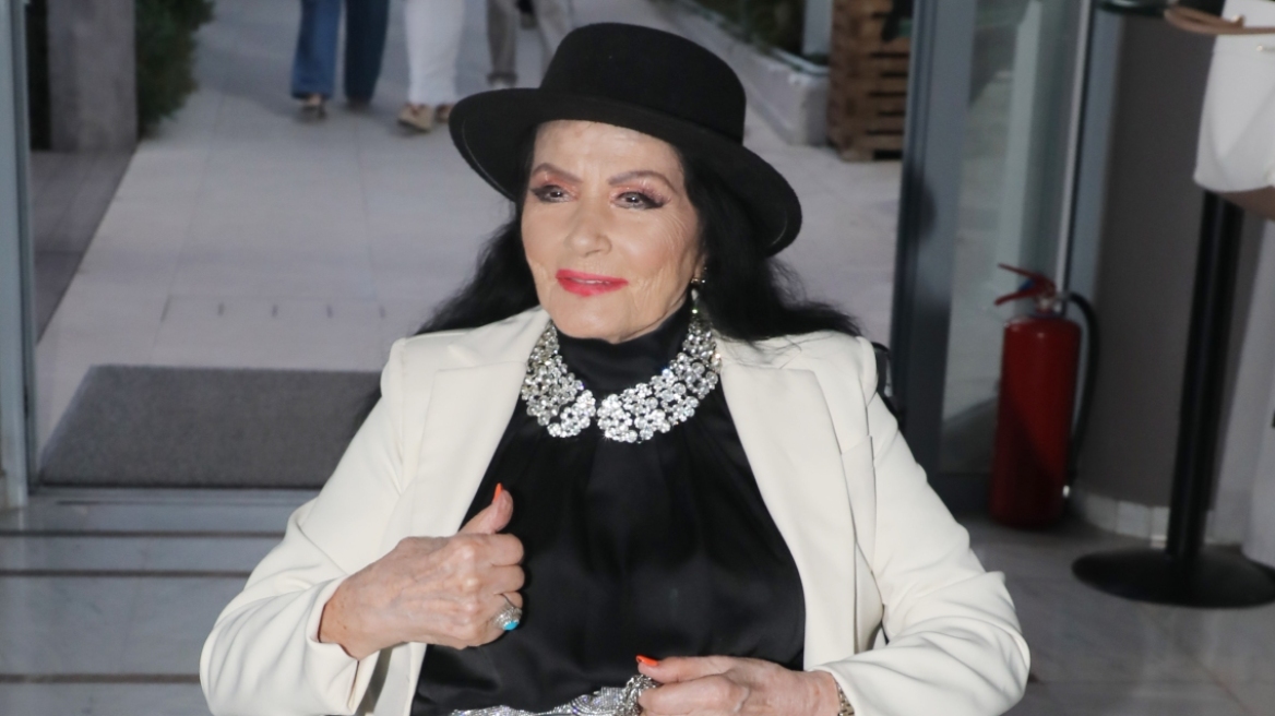 Ζωζώ Σαπουντζάκη: “Είμαι καλά – Μην πιστεύετε όσα διαβάζετε”