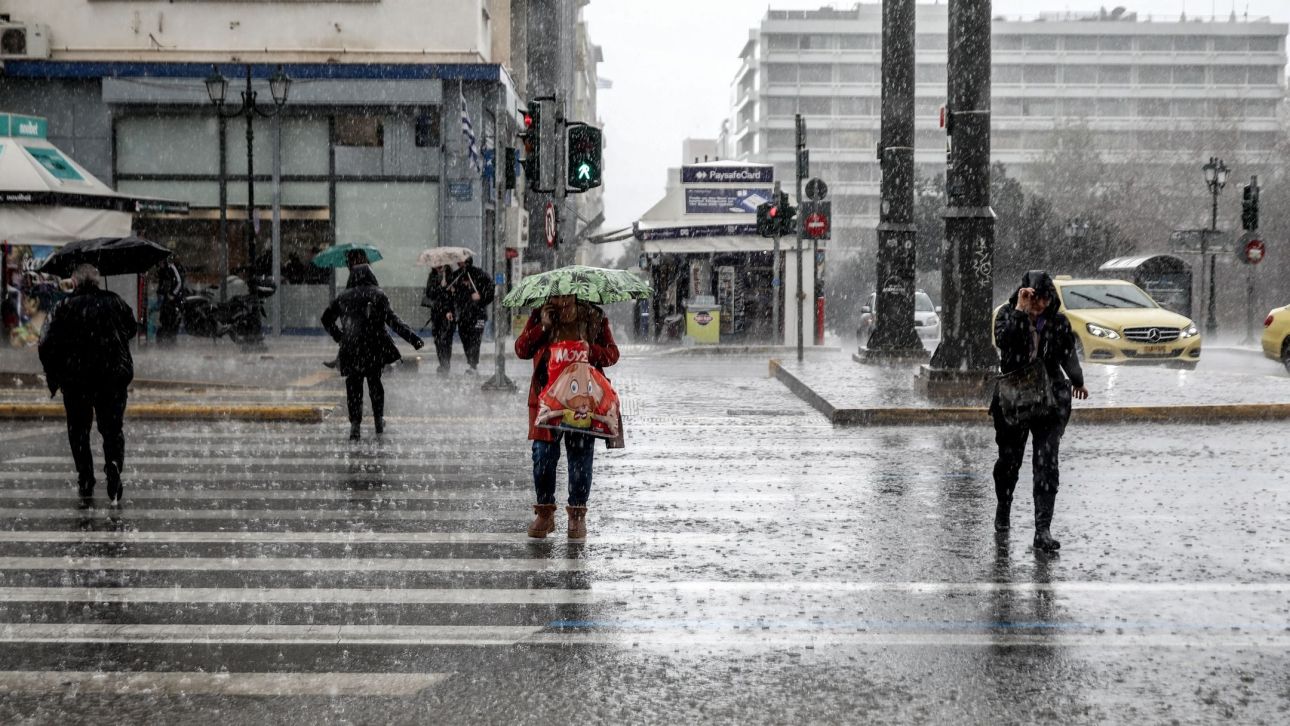 Κακοκαιρία «Deborah»: Ισχυρές καταιγίδες πλήττουν την Αττική και άλλες 5 περιοχές
