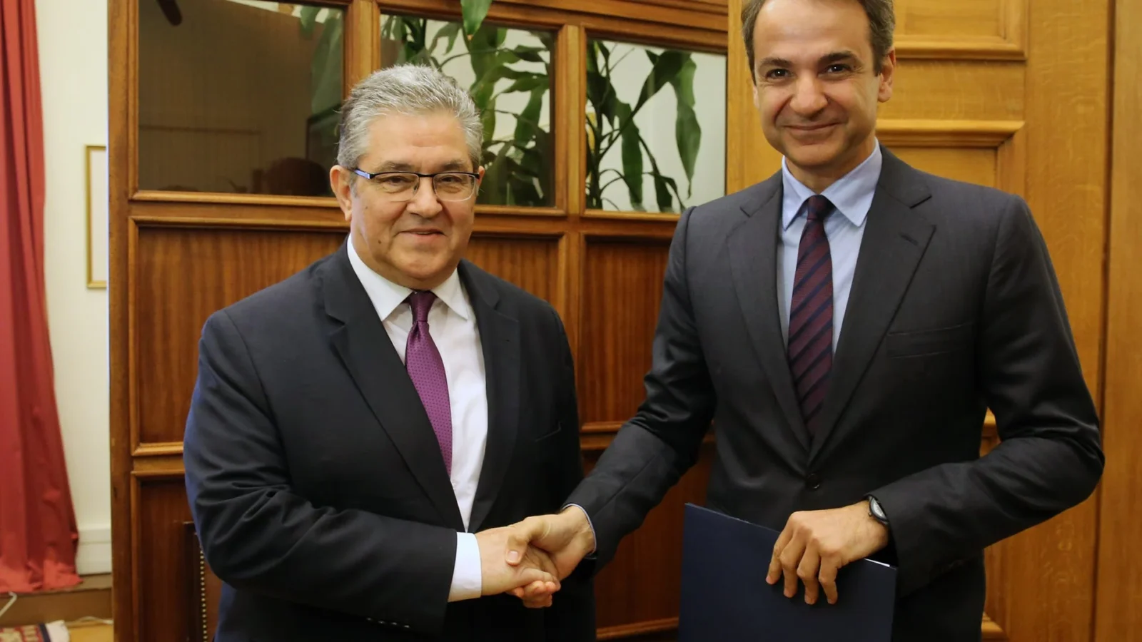 Βόμβα Κουτσούμπα: «στόχος η Σούδα των 2 από τα 4 drones, που αναχαιτίστηκαν στην Κύπρο» - του Σωτήρη Μπολάκη Βόμβα Κουτσούμπα: «στόχος η Σούδα των 2 από τα 4 drones, που αναχαιτίστηκαν στην Κύπρο» - του Σωτήρη Μπολάκη