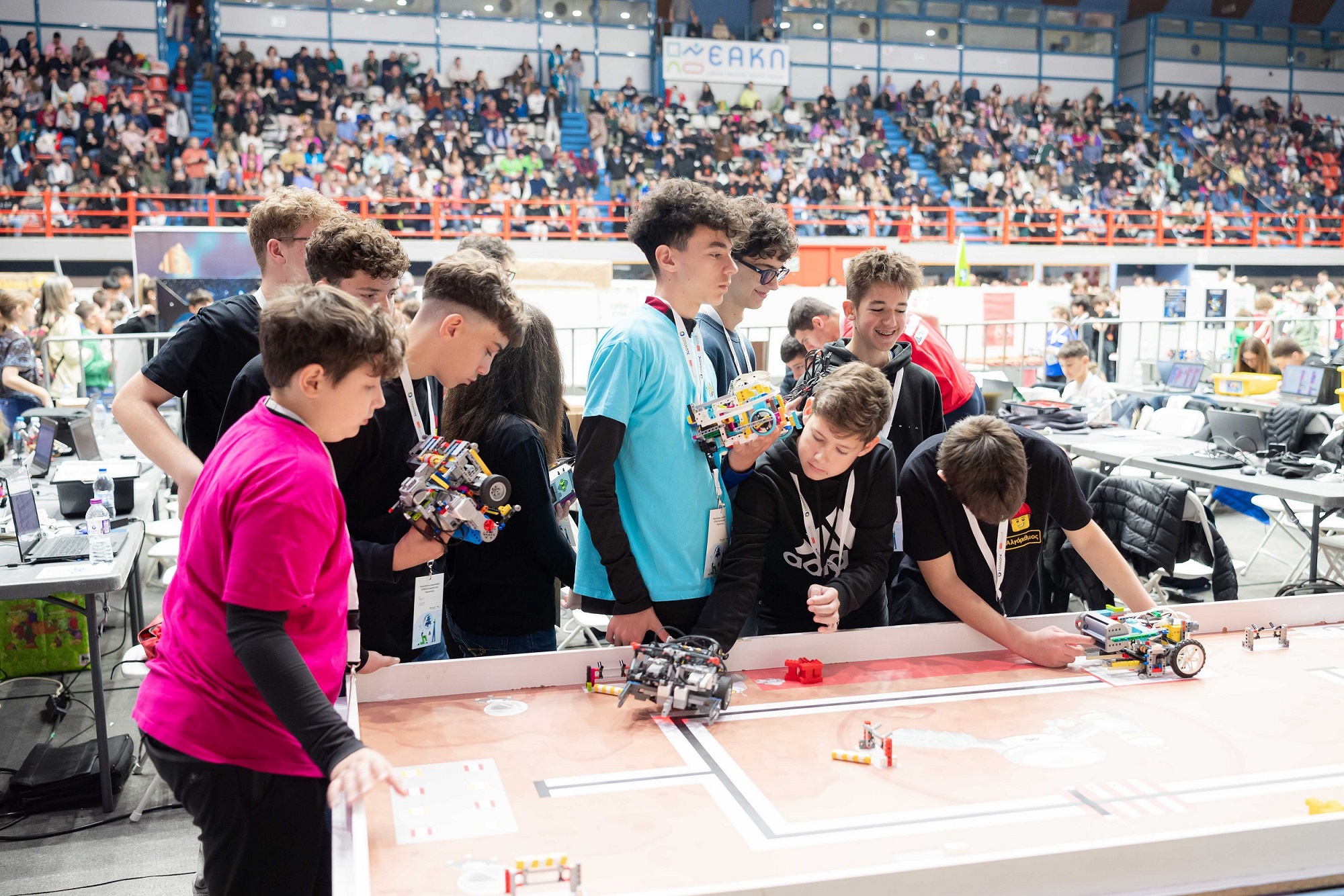 Η τεχνητή νοημοσύνη πρωταγωνιστεί στον Πανελλήνιο Διαγωνισμό STEM 2026 με στρατηγικό συνεργάτη την COSMOTE TELEKOM