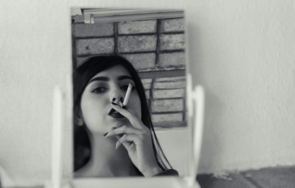 Κορίτσια 13–15 ετών: Στην κορυφή της Ευρώπης στα ποσοστά καπνίσματος