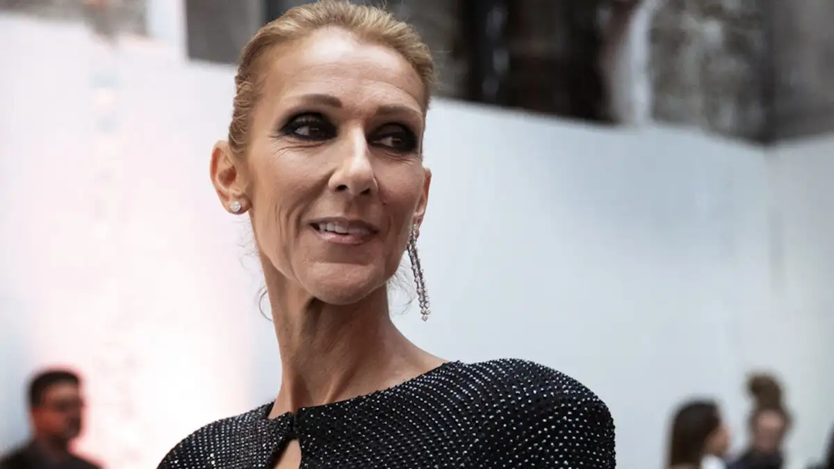 Ο Πύργος του Άιφελ φωταγωγήθηκε για την επιστροφή της Σελίν Ντιόν στο Παρίσι