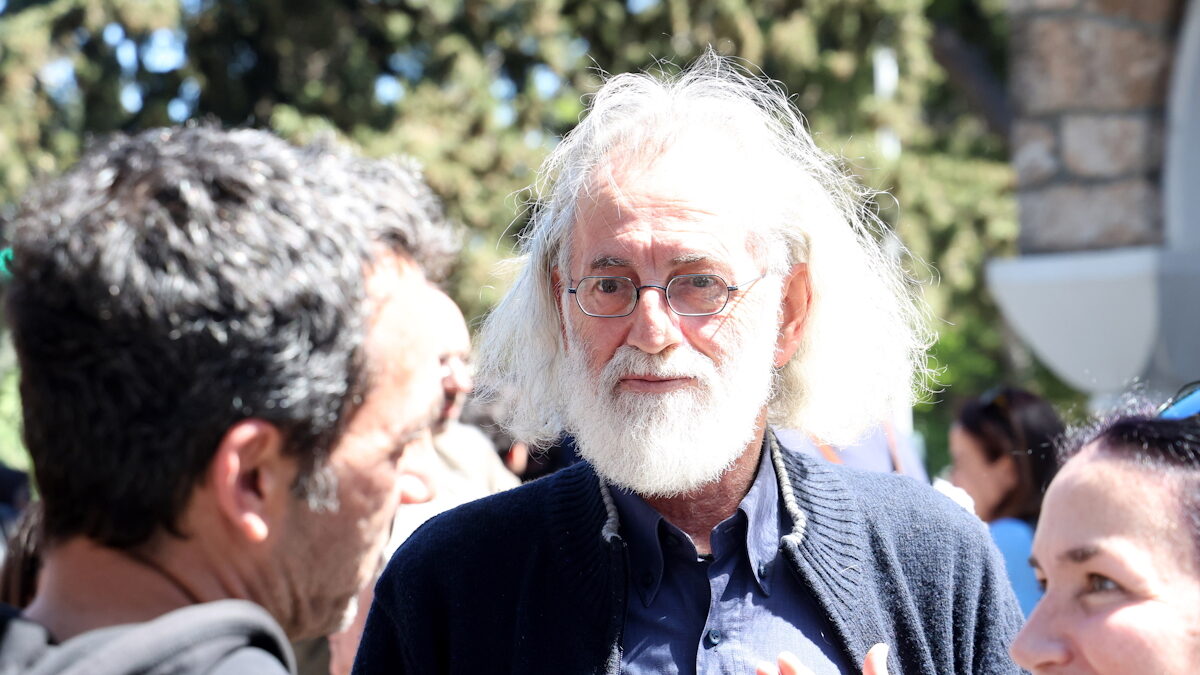 Μιχάλης Αεράκης: «Στα 12 μου πουλούσα λαχεία και δούλευα ως βοηθός σερβιτόρου»