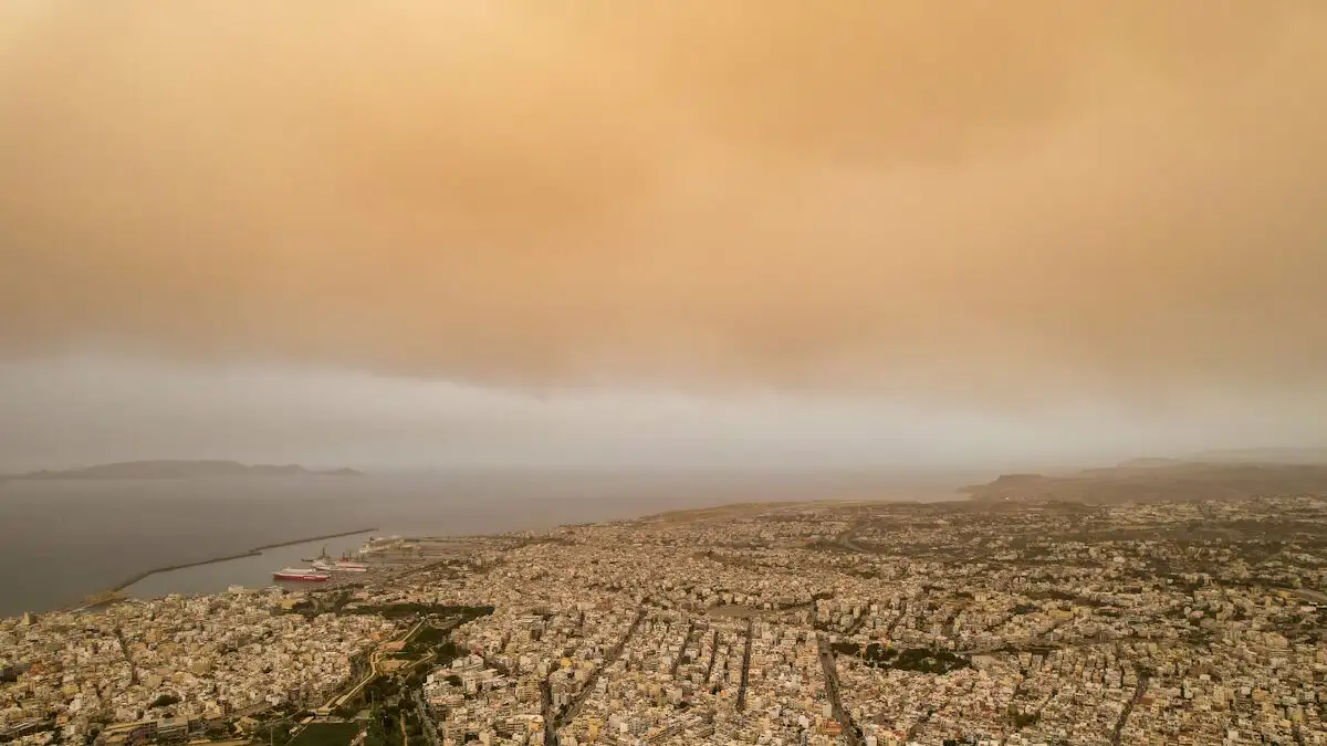 Καιρός: Αφρικανική σκόνη σε έξαρση Καιρός: Αφρικανική σκόνη σε έξαρση