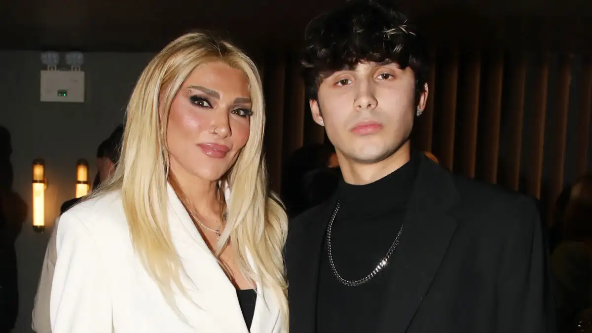 Ο Μπάμπης Λαζαρίδης για την Αγγελική Ηλιάδη: «Δεν μου αρέσουν τα αρνητικά σχόλια για τη μητέρα μου»