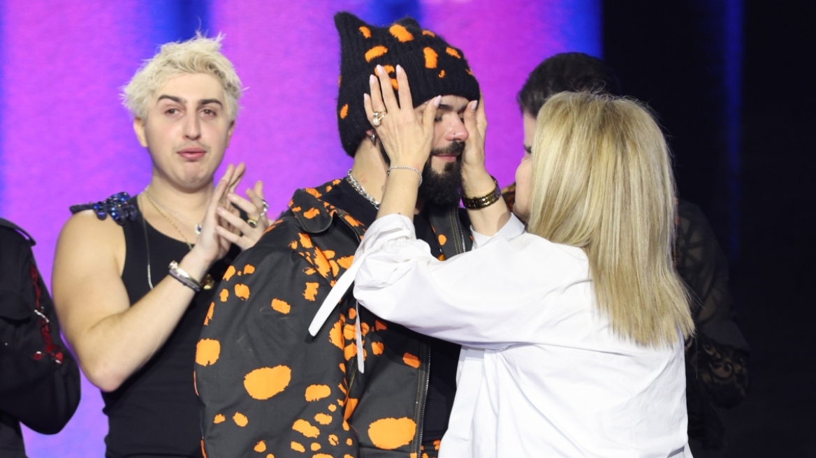 Ακύλας για τη μητέρα του: «Στα 17 ήρθε στην Ελλάδα με ένα μωρό στην αγκαλιά»