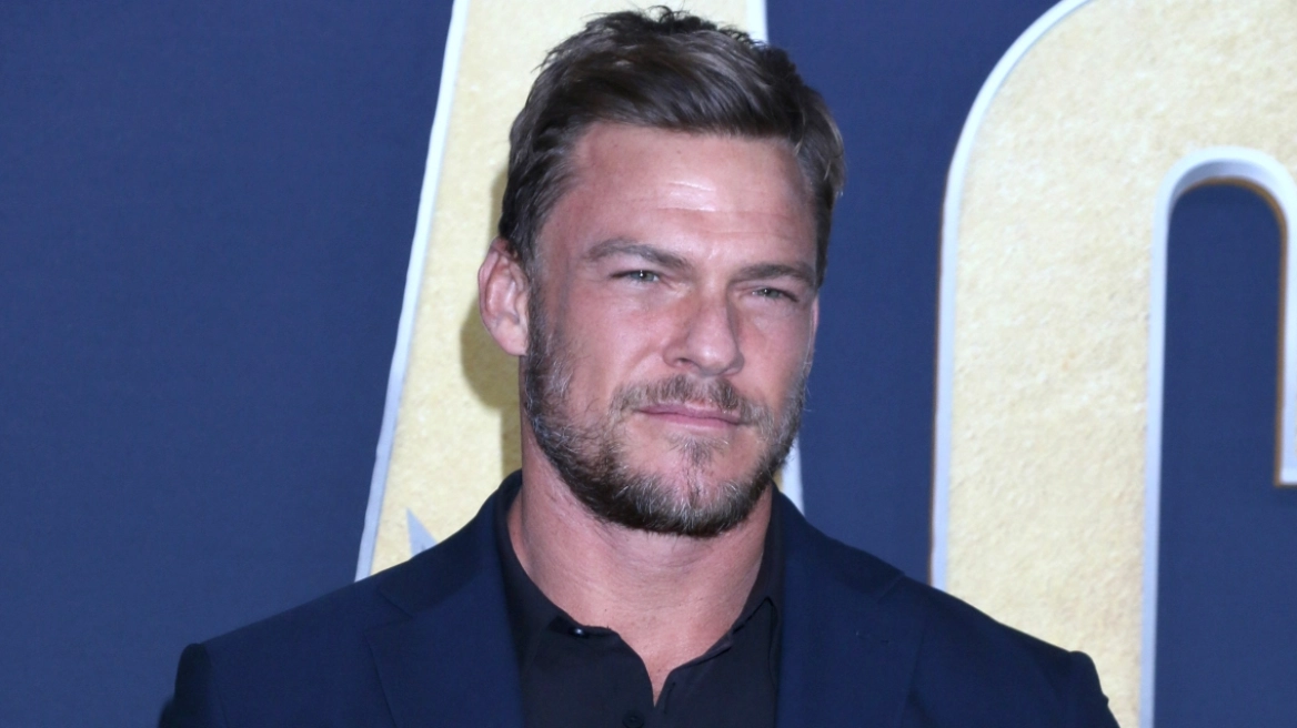 Σάλος με τον Άλαν Ρίτσον: Επιτέθηκε σε γείτονα μπροστά στα παιδιά του Σάλος με τον Άλαν Ρίτσον: Επιτέθηκε σε γείτονα μπροστά στα παιδιά του