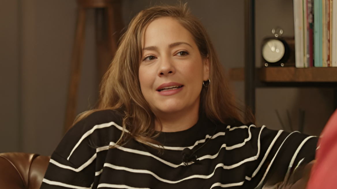 Η Αλεξάνδρα Ούστα μιλά για την απώλεια των γονιών της λόγω αλκοολισμού: «Η μητέρα μου πέθανε σε κέντρο απεξάρτησης»