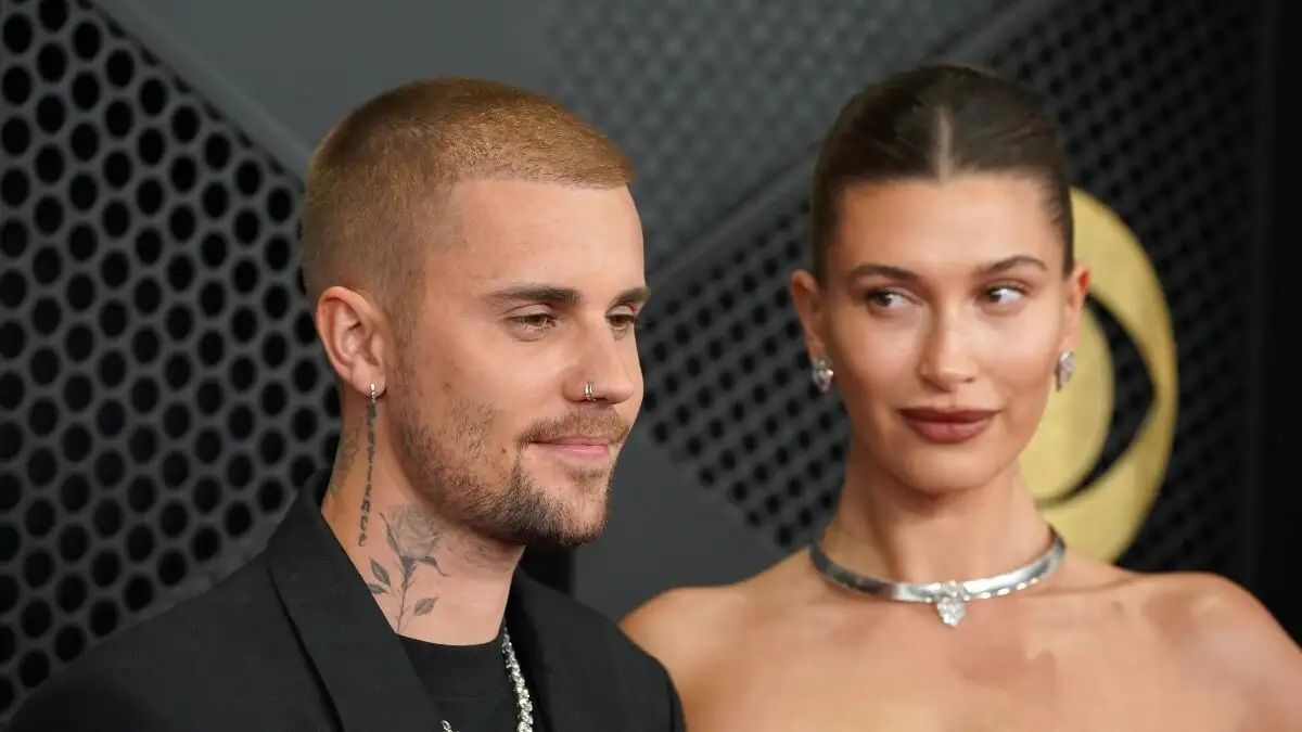 Τζάστιν Μπίμπερ: Εκνευρισμένος με παπαράτσι – Το viral βίντεο όπου τους πετάει μπουκάλι με νερό Τζάστιν Μπίμπερ: Εκνευρισμένος με παπαράτσι – Το viral βίντεο όπου τους πετάει μπουκάλι με νερό