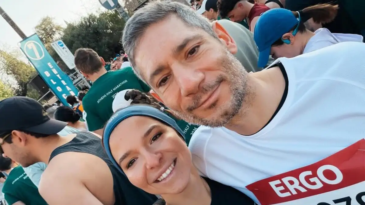 Εριέττα Κούρκουλου και Βύρωνας Βασιλειάδης έτρεξαν μαζί στον Ημιμαραθώνιο της Αθήνας Εριέττα Κούρκουλου και Βύρωνας Βασιλειάδης έτρεξαν μαζί στον Ημιμαραθώνιο της Αθήνας