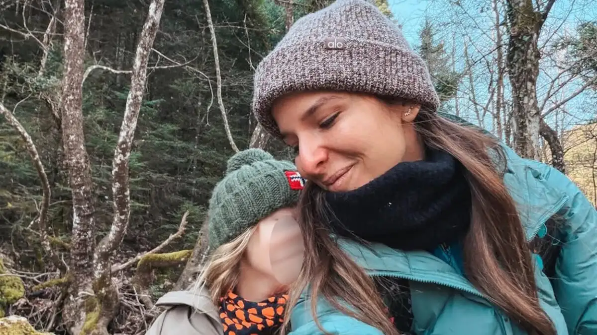 Εριέττα Κούρκουλου: Χειμερινή απόδραση με τον Νίκο και συγκινητική εξομολόγηση για τη μητρότητα