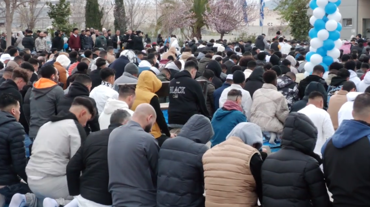 Μαζική συγκέντρωση στην Πόλη της Γάζας για την προσευχή του Eid al-Fitr- Δείτε video Μαζική συγκέντρωση στην Πόλη της Γάζας για την προσευχή του Eid al-Fitr- Δείτε video