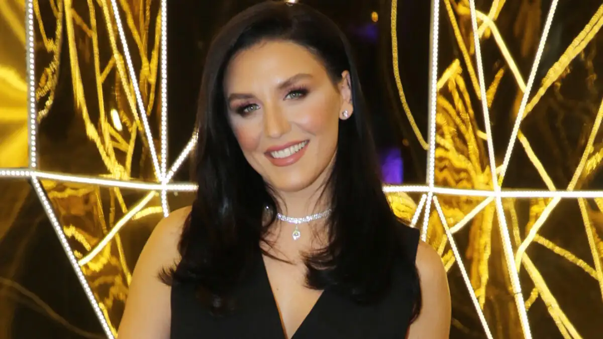 Ιουλία Καλλιμάνη: Τα δύο ακυκλοφόρητα τραγούδια της γίνονται viral και προκαλούν πανικό